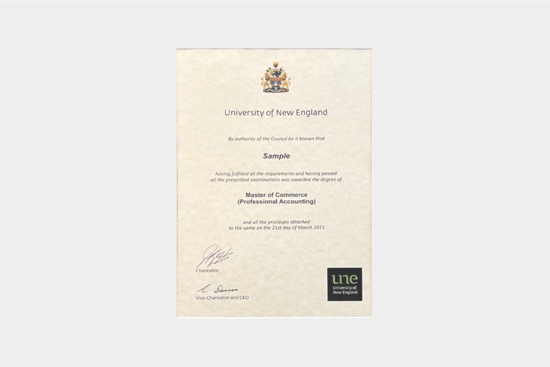 UNE diploma